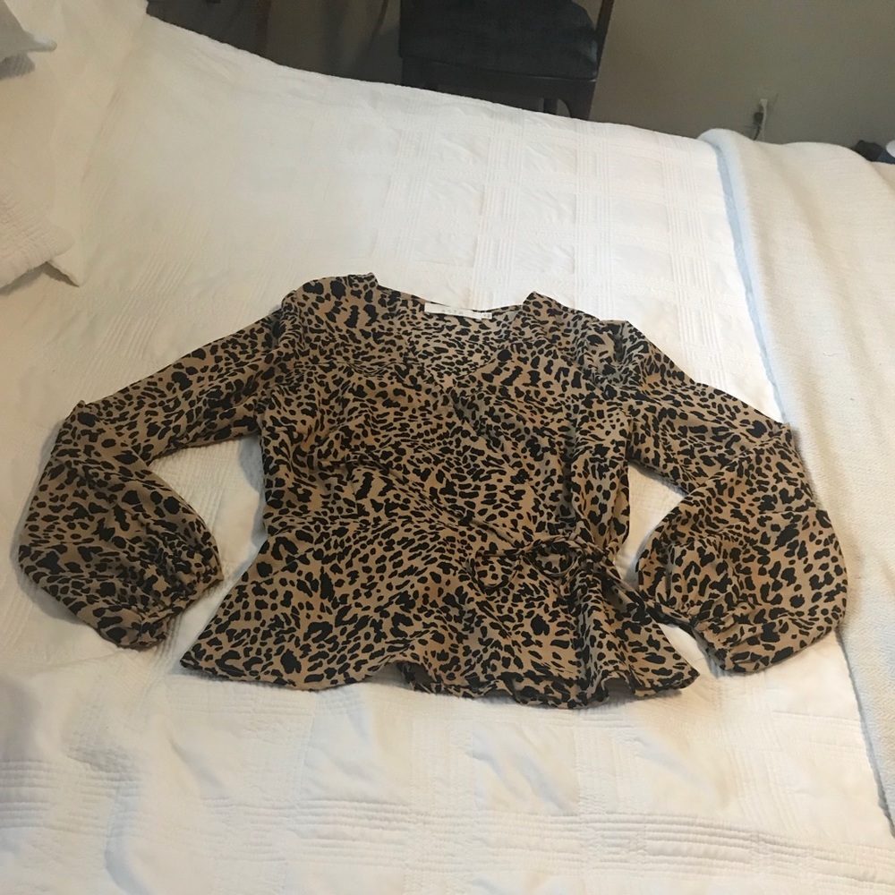 ASTR THE LABEL CHEETAH PRINT WRAP BLOUSE